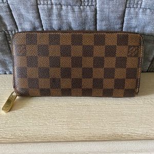 Louis Vuitton Damier Ebene Zippy Wallet